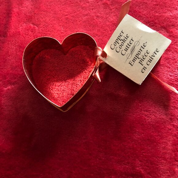 New with tags, Copper cookie cutter, measures 3" by 3" at widest/longest sides - Picture 1 of 4